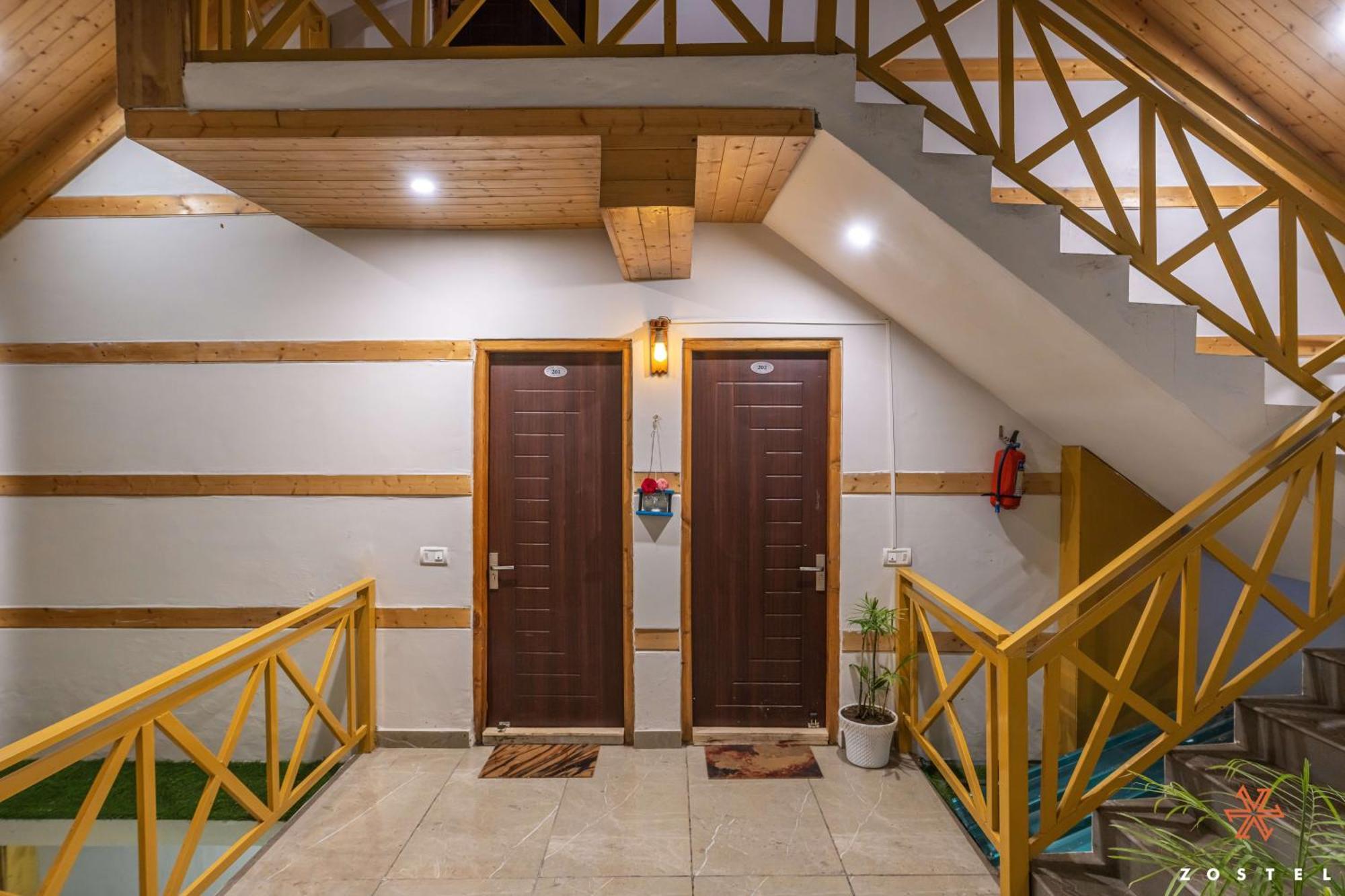 Albergue Zostel Shoja, Jibhi Exterior foto